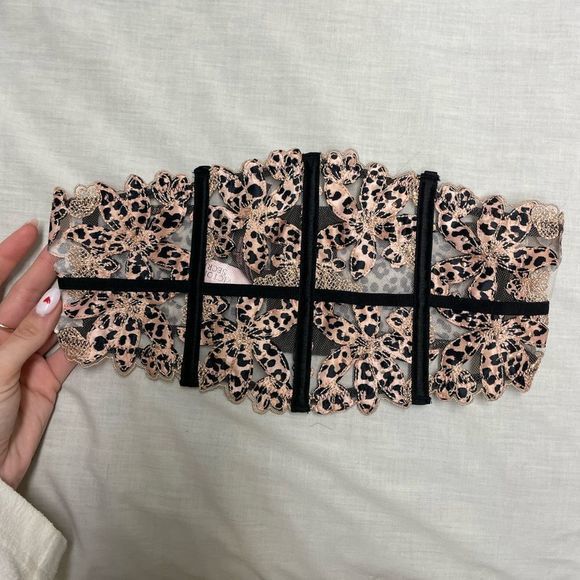 NWT Victorias Secret Embroidered Floral Lace Strapless Bra - Picture 2 of 8